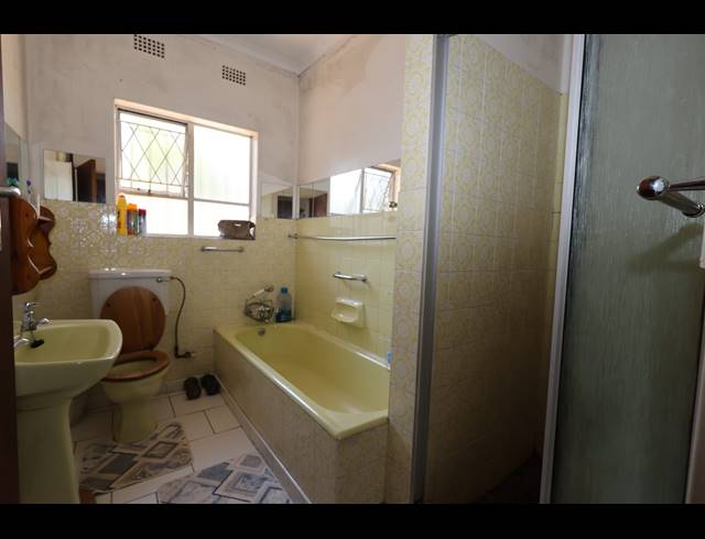 3 BEDROOM FREEHOLD FOR SALE IN FREEWAY PARK